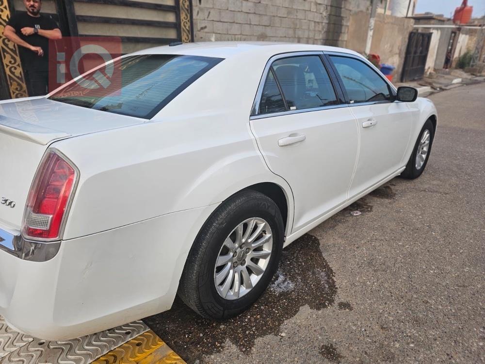 كرايسلر 300